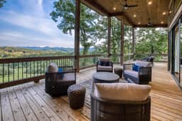 Berry Refined - Luxury, views, hot tub, spacious