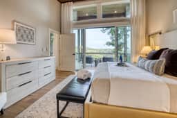 Berry Refined - Luxury, views, hot tub, spacious