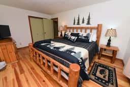 Big Pine - Mountain view, pet friendly, hot tub