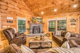 Cozy Bear Retreat - Game room, private, fire pit