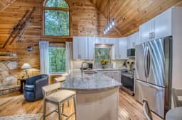 Emberwood Escape - pets, fire pit, hot tub, games