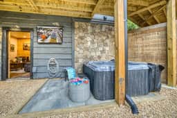 Higher Hopes - pets, hot tub, games, fire pit