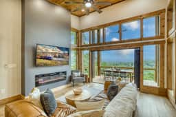 Horizon Ridge amazing view, new, hot tub, fire pit