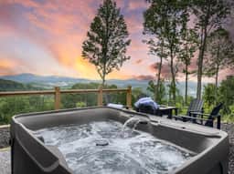 Horizon Ridge amazing view, new, hot tub, fire pit