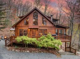 Nature's Whisper- View, hot tub, fire pit, private