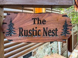 Rustic Nest - Quaint, cozy, dog friendly, hot tub