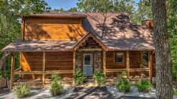 Take a Paws - close to downtown, fenced yard, pets