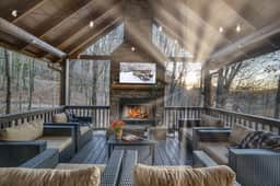 The Looking Glass - pets-view-fireplaces-hot tub