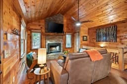 Twig Hollow-Hot tub, fire pit, dog friendly, view