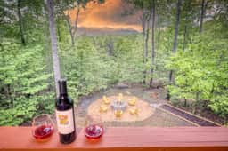 Western Sky - Lovely view, hot tub, fire pit, pets