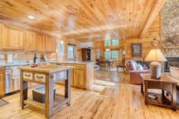 Western Sky - Lovely view, hot tub, fire pit, pets