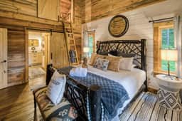 Whimsical Ways - Hot tub-screen porch-pet friendly