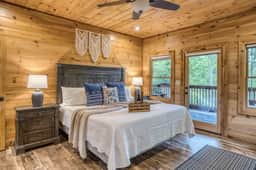 Cozy Connect - View, hot tub, game room, fire pit