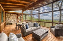The Nest - Sunset views, hot tub, pets, fire pit