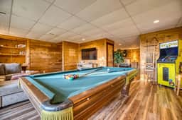 The Nest - Sunset views, hot tub, pets, fire pit