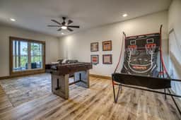 Roman’s Ridge - View, sauna, hot tub, game rooms