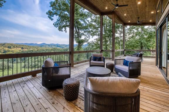 Berry Refined - Luxury, views, hot tub, spacious