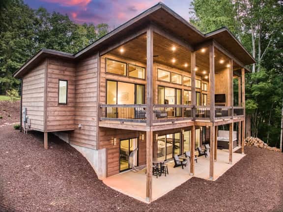 Berry Refined - Luxury, views, hot tub, spacious