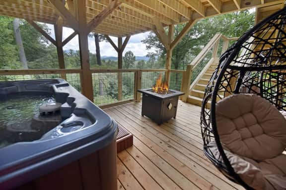 Big Pine - Mountain view, pet friendly, hot tub
