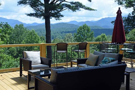 Big Pine - Mountain view, pet friendly, hot tub