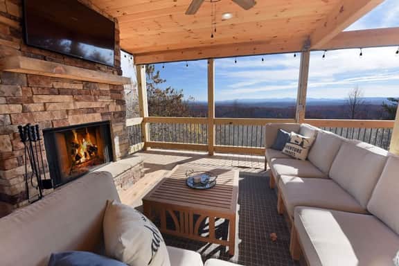 Blue Sky Dreams - Stunning view and outdoor space!
