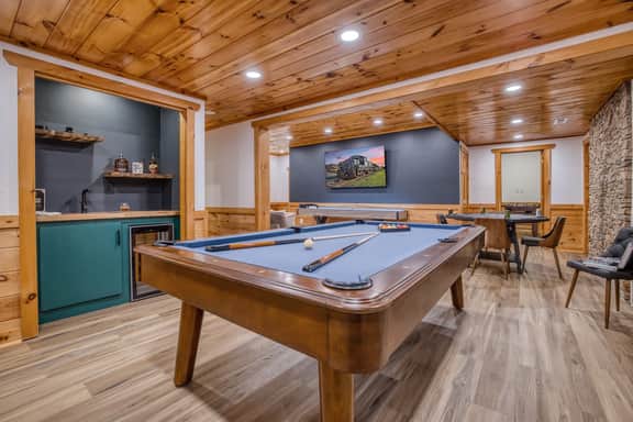 Cheeto’s Playhaus-sauna-hot tub-games-pet friendly