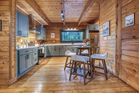 Cheeto’s Playhaus-sauna-hot tub-games-pet friendly