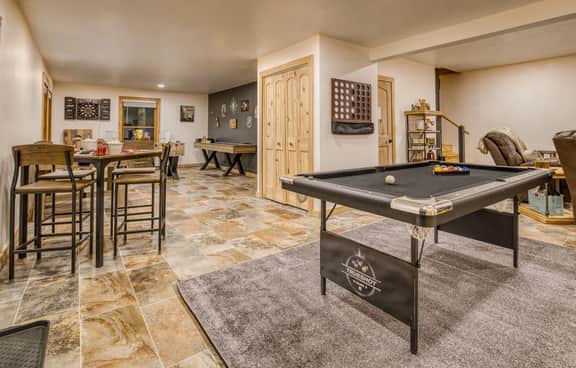 Cozy Bear Retreat - Game room, private, fire pit