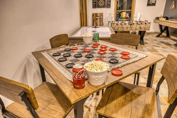 Cozy Bear Retreat - Game room, private, fire pit