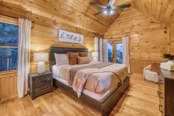 Emberwood Escape - pets, fire pit, hot tub, games