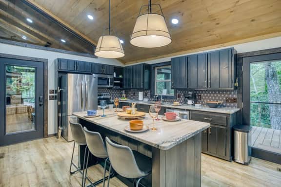Firefly Ridge - pets, hot tub, games, fire pit