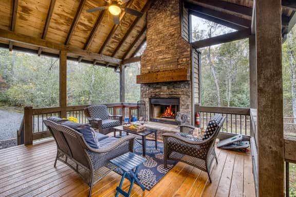 Flowing Grace - hot tub, creek, close to downtown