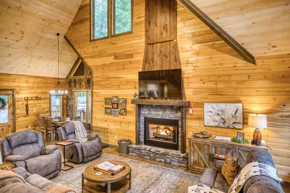 Fox Den - Stunning, view, hot tub, game room, pets