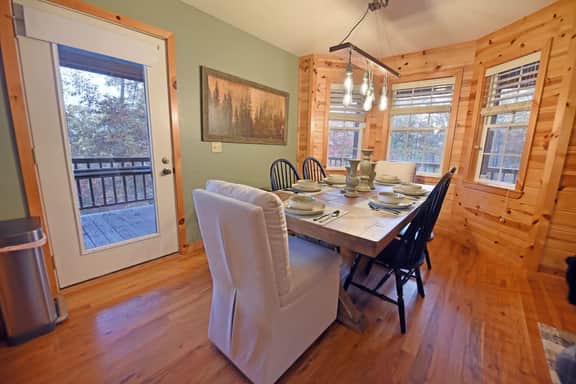 Hayden’s Hideaway - View, hot tub, game room, fun!