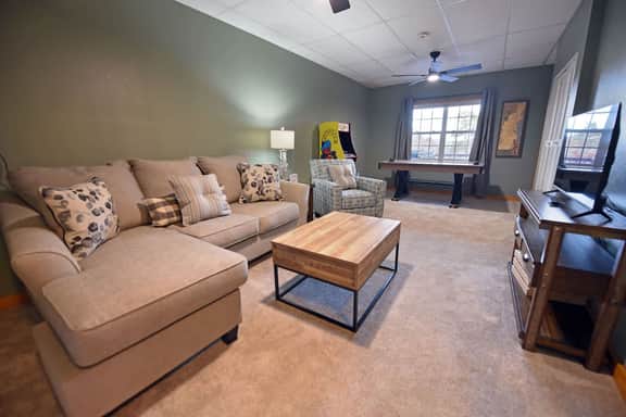 Hayden’s Hideaway - View, hot tub, game room, fun!