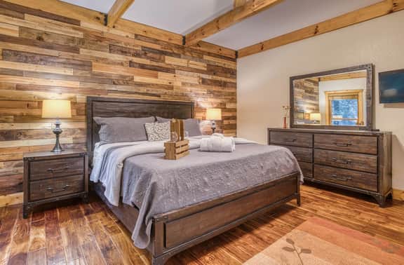 Hemlock Hideout - Game room, hot tub, creek access
