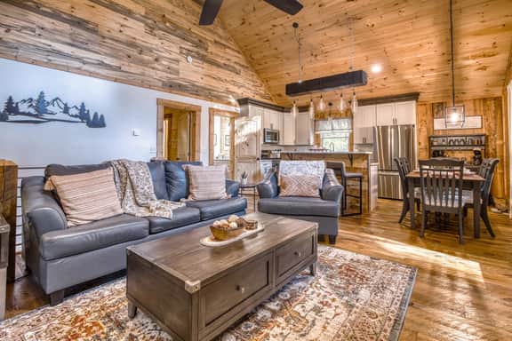 Higher Hopes - pets, hot tub, games, fire pit