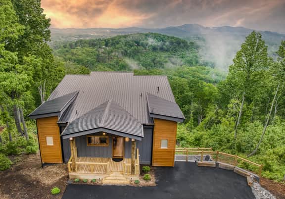Horizon Ridge amazing view, new, hot tub, fire pit