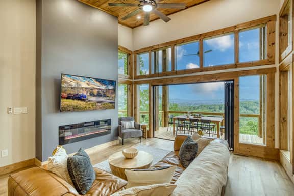 Horizon Ridge amazing view, new, hot tub, fire pit