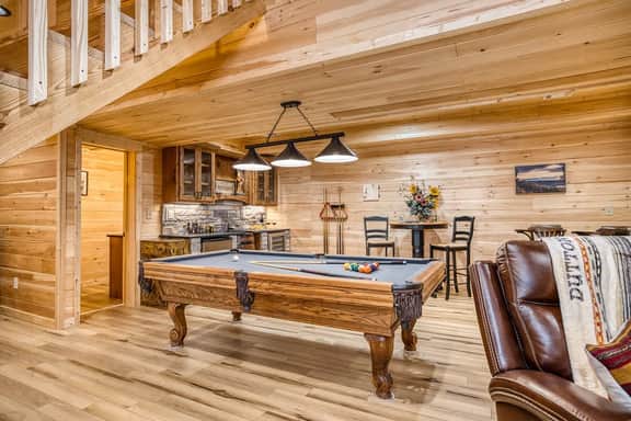 Nature's Whisper- View, hot tub, fire pit, private