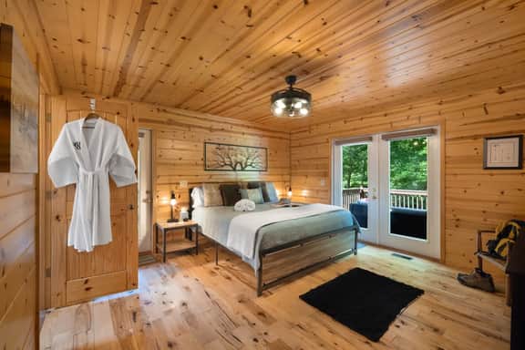Nottely and Nice-Riverfront,dog friendly,hot tub
