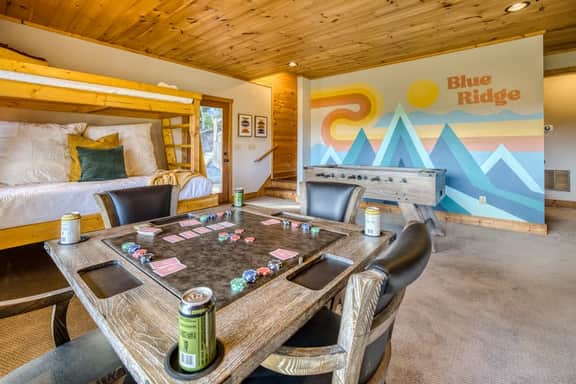 Reset Ridge - Mountain view, hot tub, fire pit
