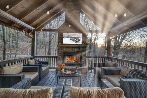The Looking Glass - pets-view-fireplaces-hot tub
