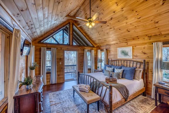 The Looking Glass - pets-view-fireplaces-hot tub
