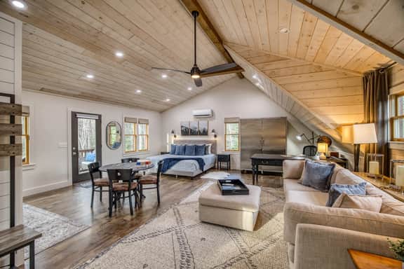 Timber Breeze - game room, hot tub, pets, firepit