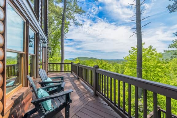 Tranquil Ridge- View, pet friendly, hot tub, sauna