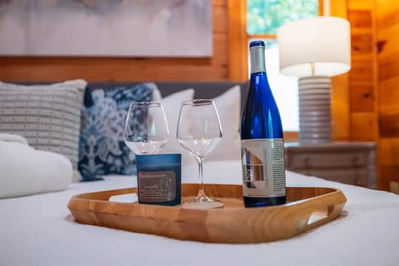Tranquil Ridge- View, pet friendly, hot tub, sauna