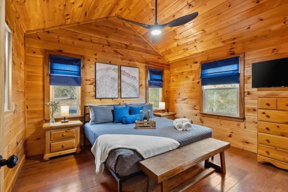 Twig Hollow-Hot tub, fire pit, dog friendly, view
