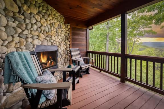 Western Sky - Lovely view, hot tub, fire pit, pets