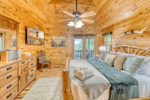Western Sky - Lovely view, hot tub, fire pit, pets